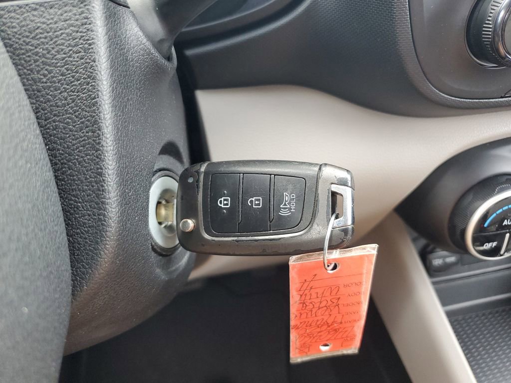 Used 2020 Hyundai Venue SEL FWD image 22