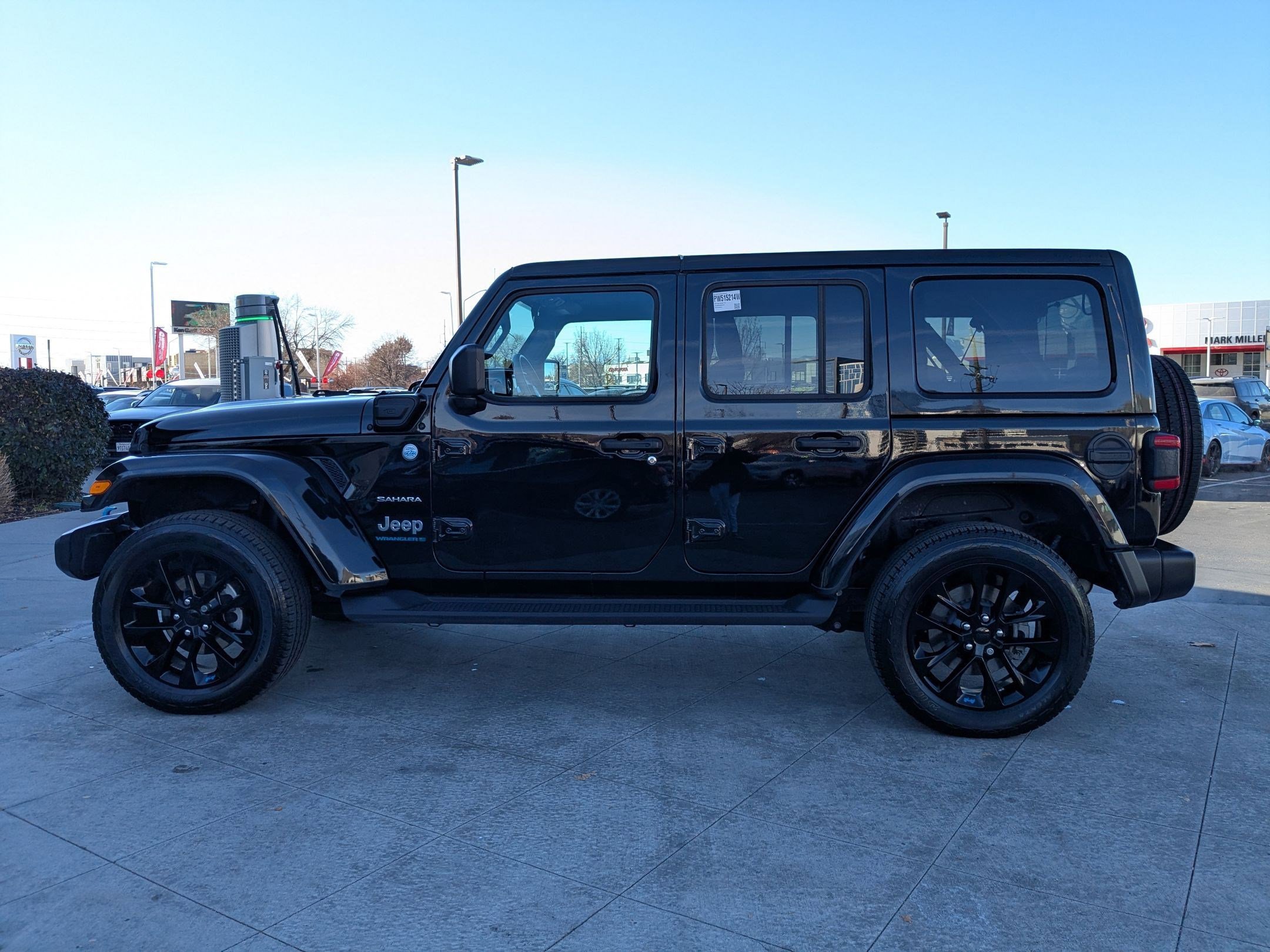 Used 2023 Jeep Wrangler Sahara image 7