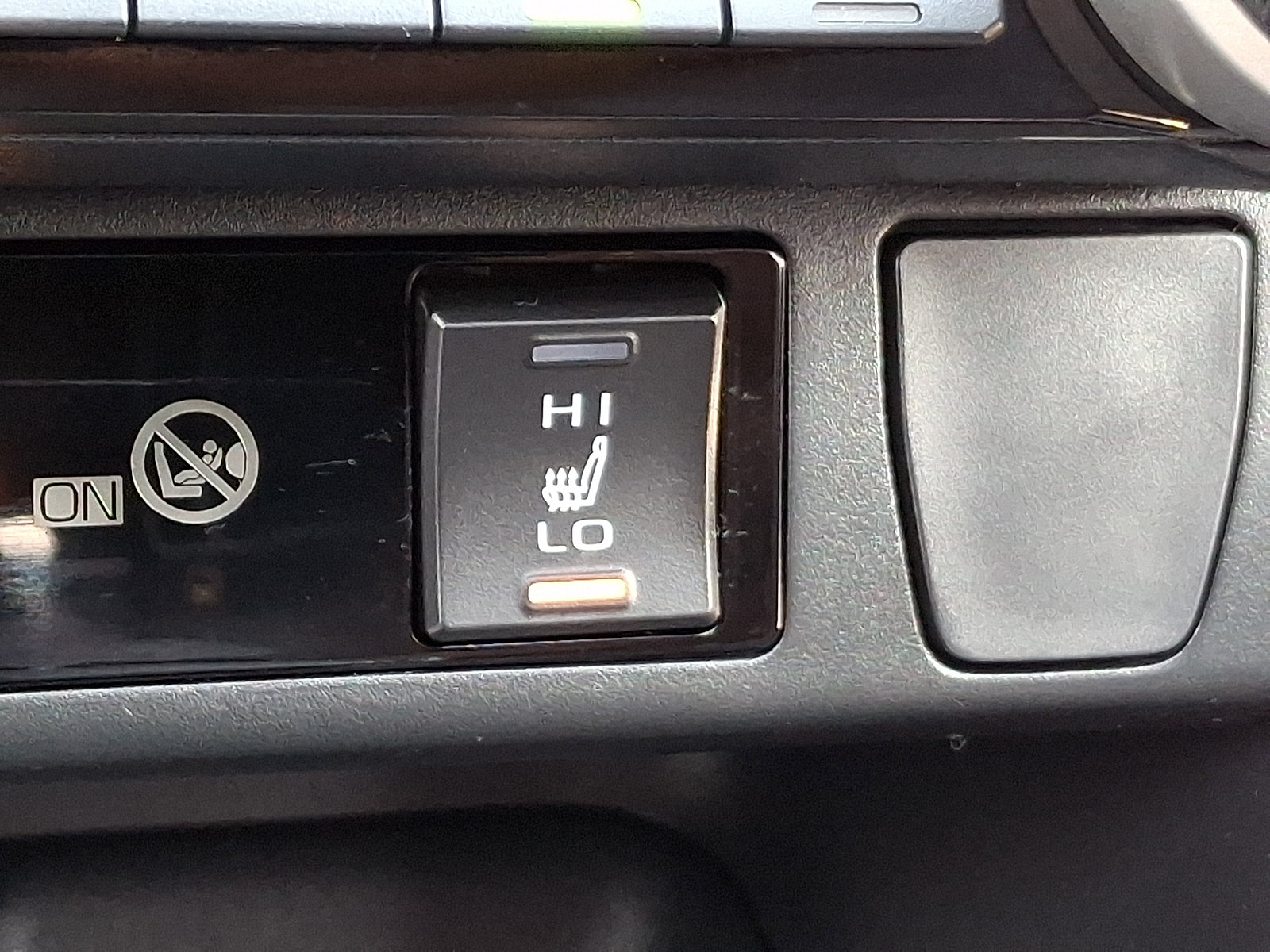 Used 2025 Toyota RAV4 XLE w/ Convenience Package AWD/4WD image 27