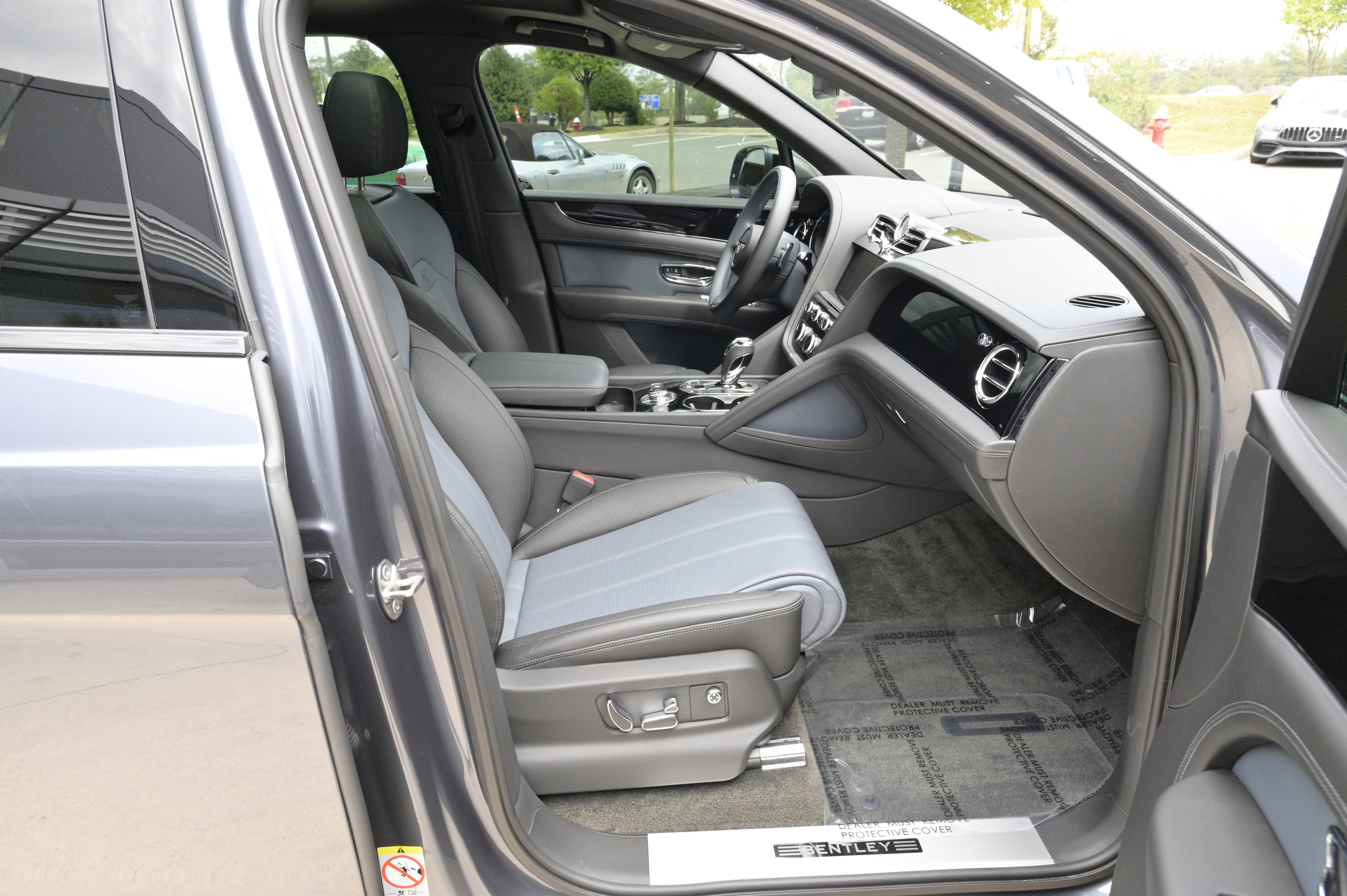 Used 2021 Bentley Bentayga AWD/4WD image 54