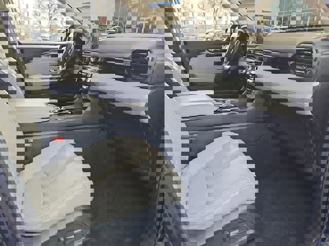 Used 2025 Honda Pilot Touring image 12