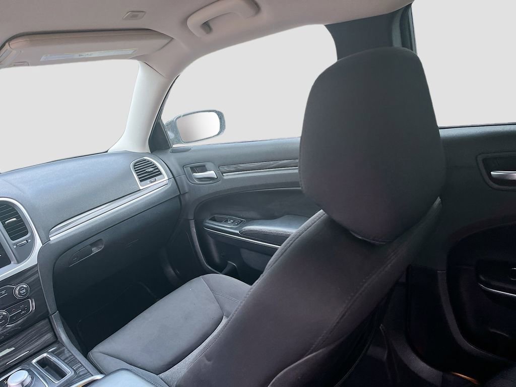 Used 2022 Chrysler 300 Touring w/ Sport Appearance Package image 21