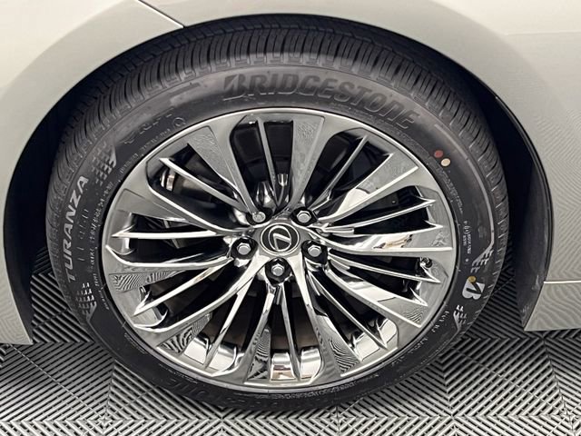 Certified 2022 Lexus LS 500 w/ Accessory Package (Z2) RWD image 23