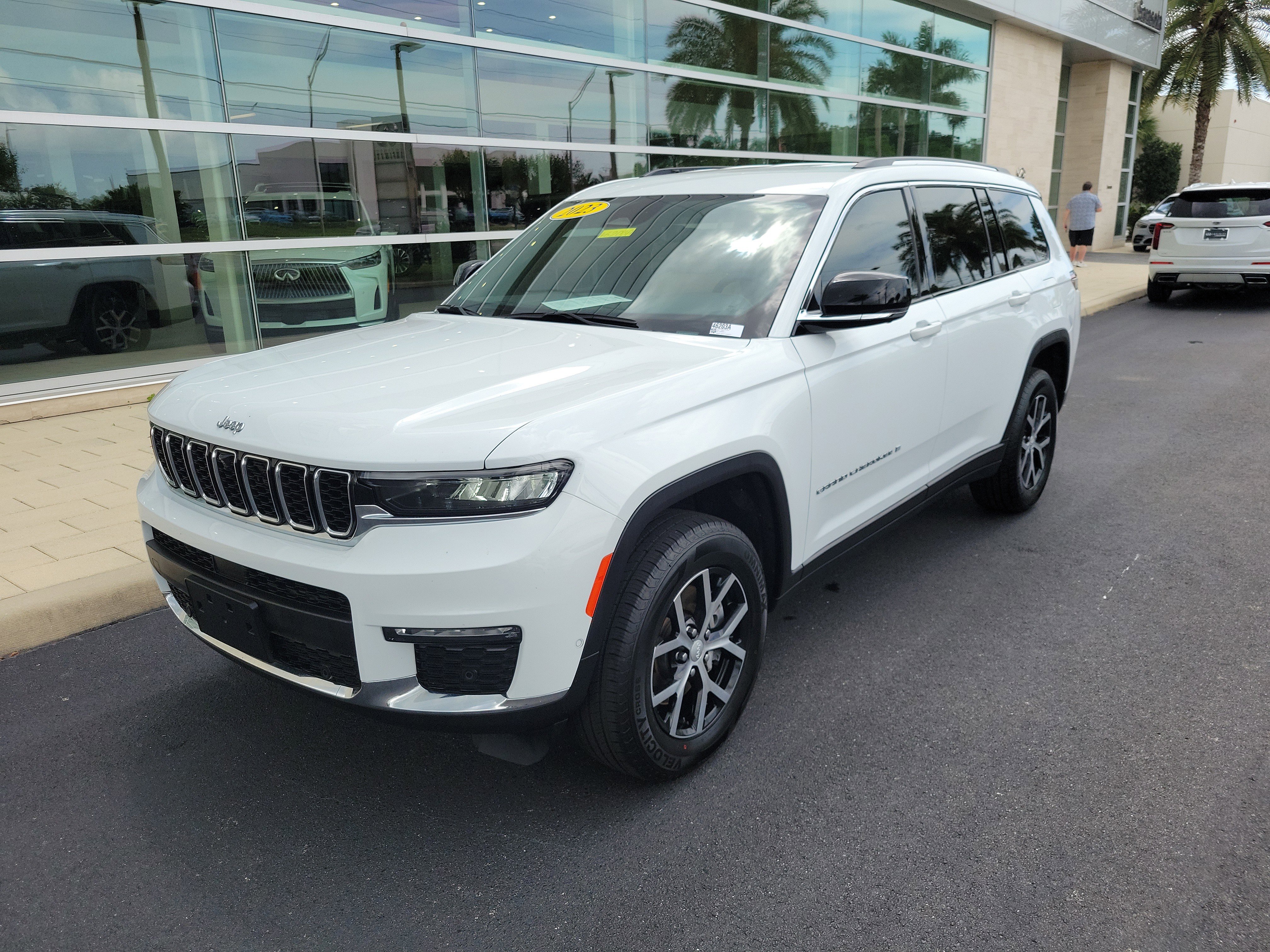Used 2023 Jeep Grand Cherokee L Limited w/ Luxury Tech Group II AWD/4WD image 8