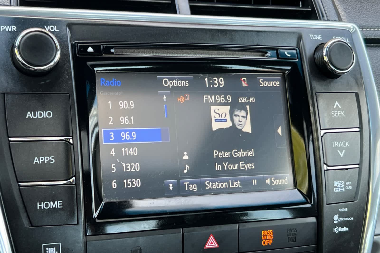 Used 2015 Toyota Camry XLE w/ Advanced Technology Package FWD image 19