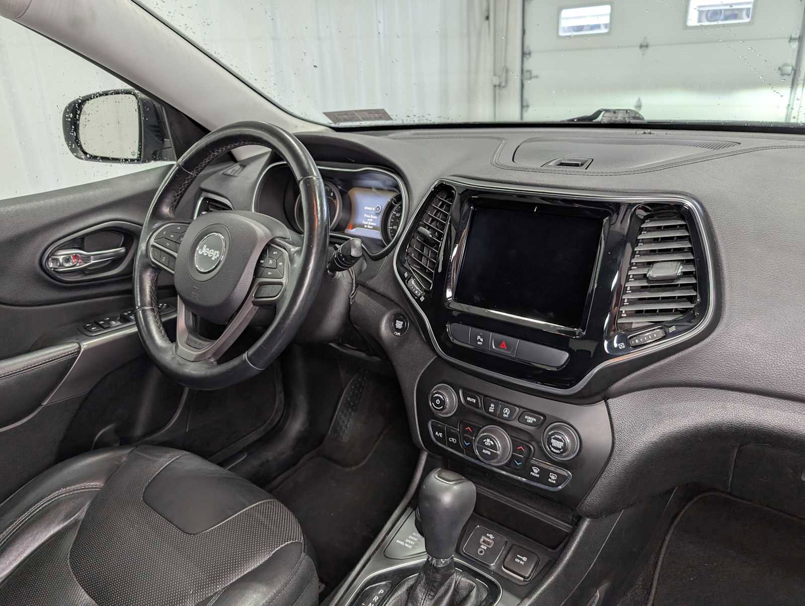 Used 2019 Jeep Cherokee Limited image 45