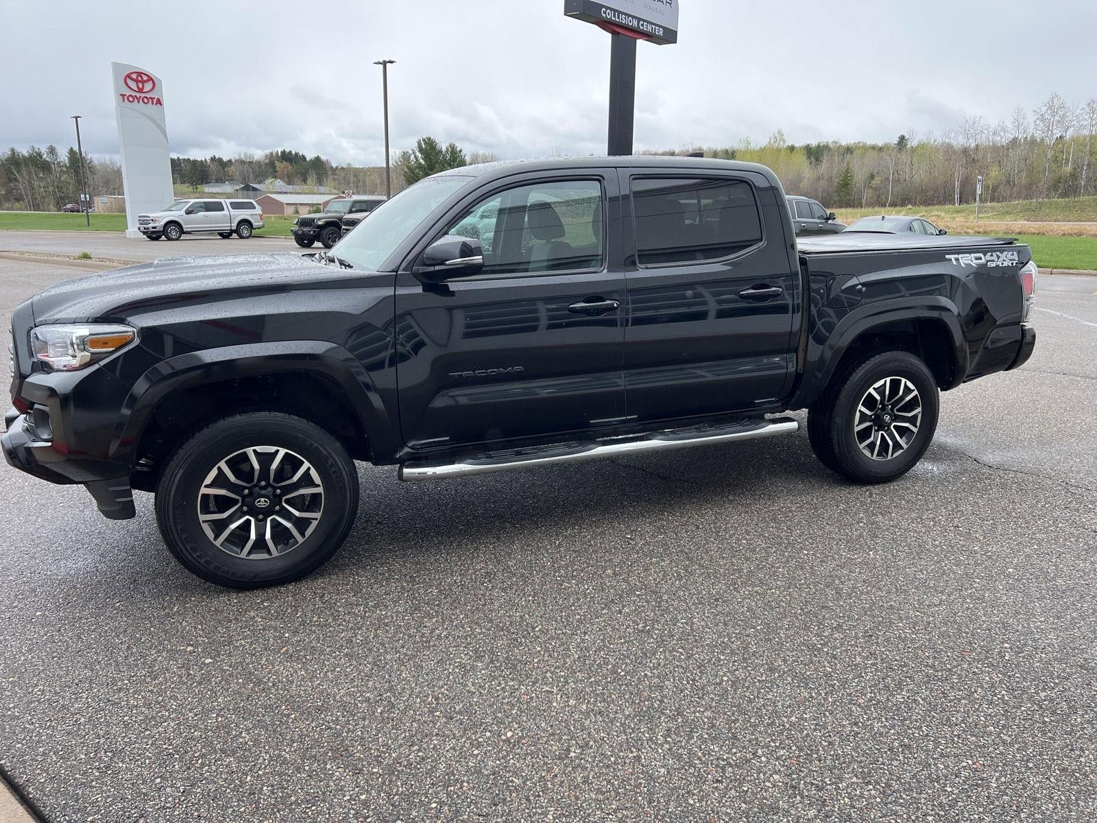 Used 2022 Toyota Tacoma TRD Sport w/ Black Out Package (TMS) AWD/4WD image 8
