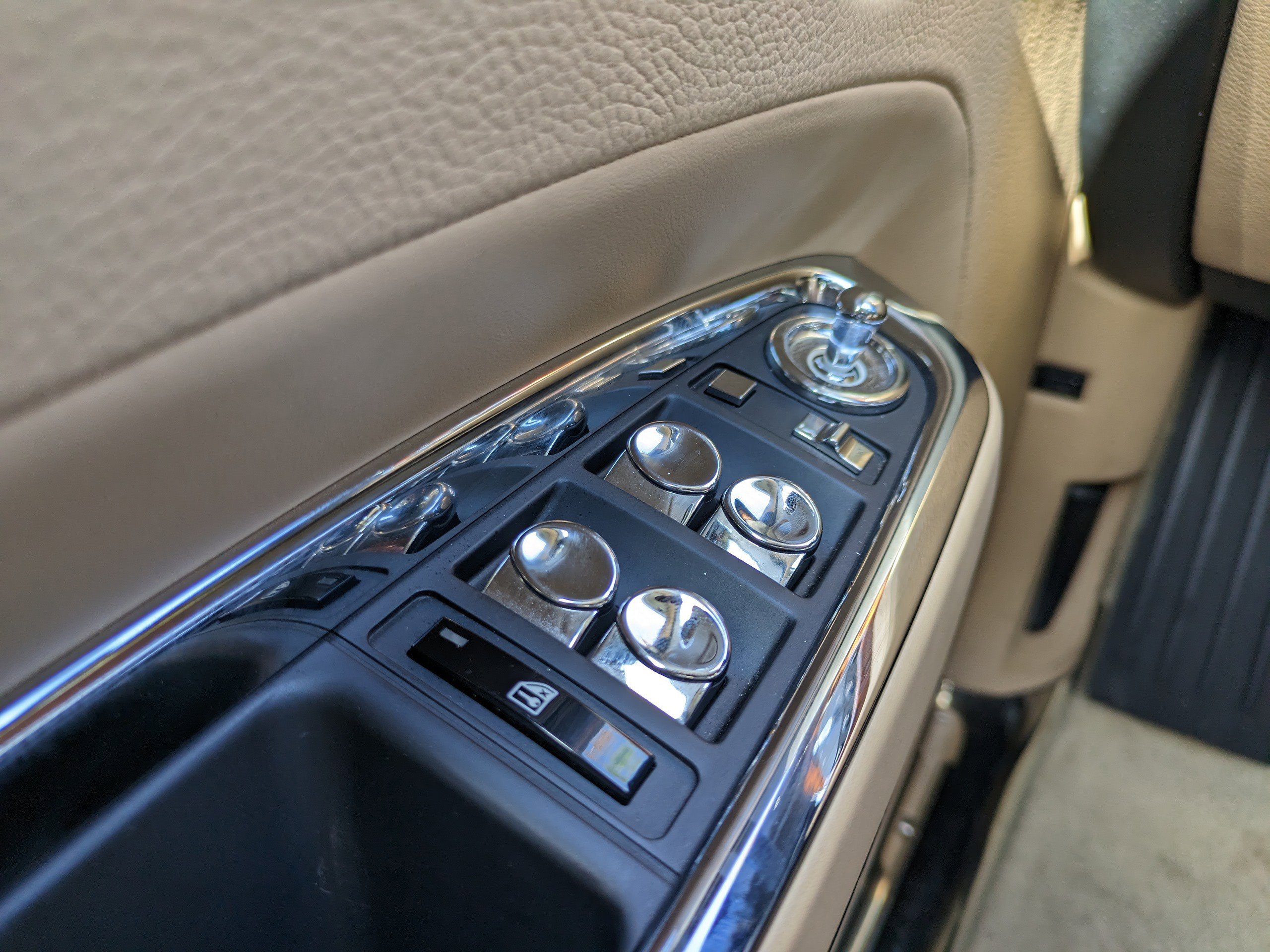 Used 2010 Rolls-Royce Ghost image 24