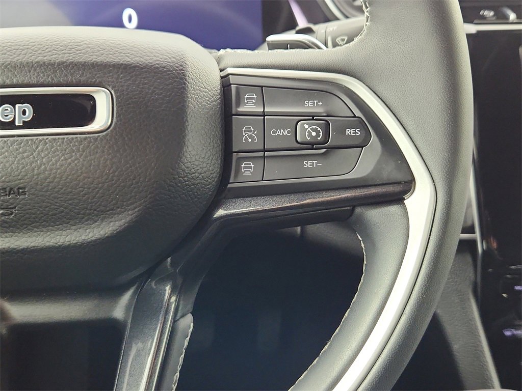 Used 2023 Jeep Grand Cherokee L Laredo image 19