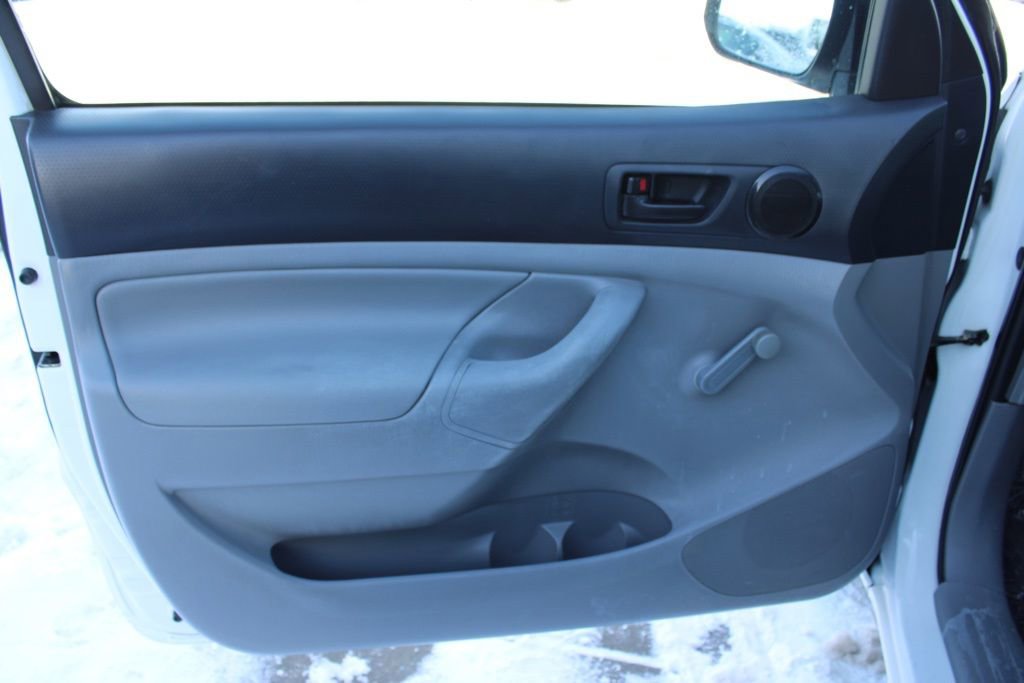 Used 2014 Toyota Tacoma Base image 13