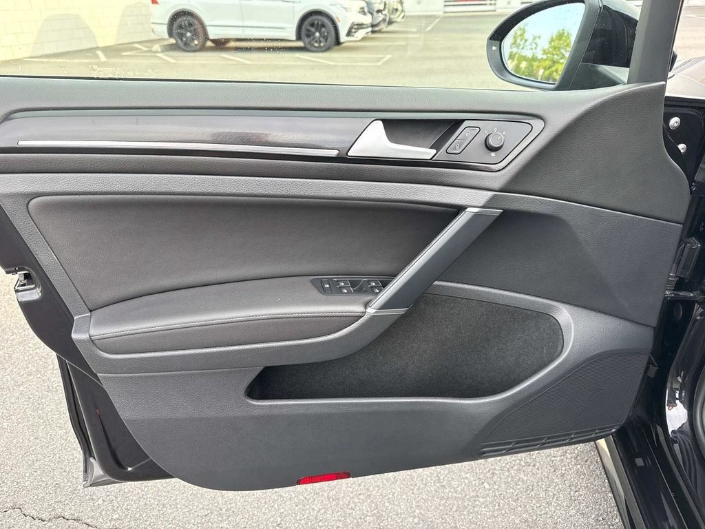 Used 2019 Volkswagen Golf R 4-Door AWD/4WD image 9