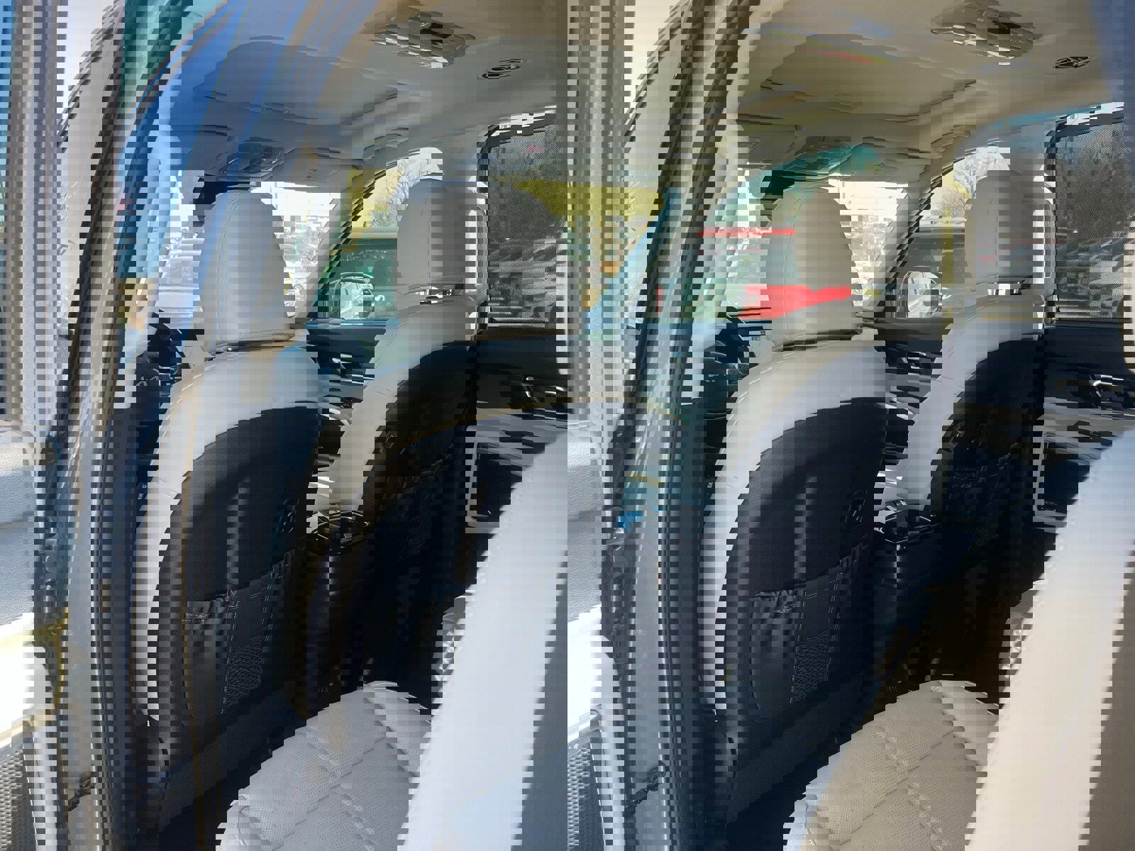 Used 2025 Kia Telluride SX w/ SX Captain's Chair Package image 19