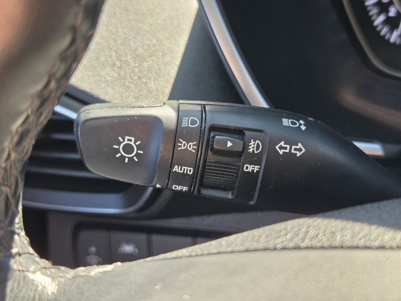 Used 2020 Hyundai Santa Fe Limited image 32