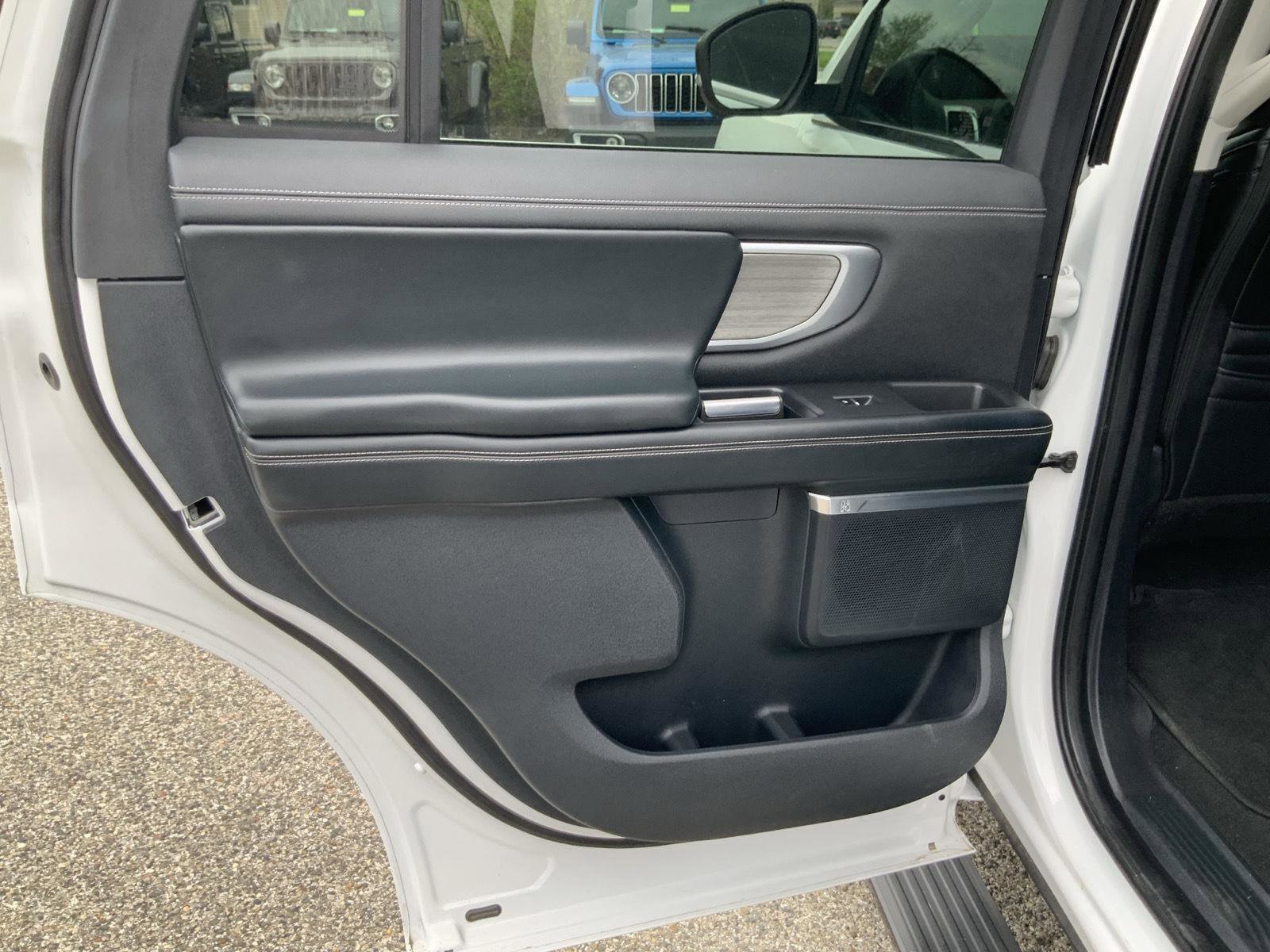 Used 2025 Ford Expedition Platinum image 59