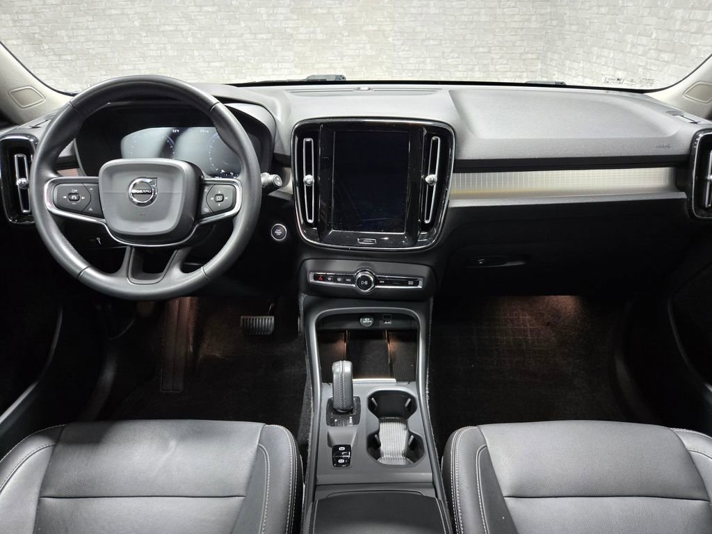 Used 2019 Volvo XC40 T5 Momentum image 37