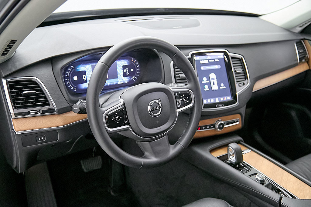 Certified 2024 Volvo XC90 B6 Plus w/ Protection Package Premier AWD/4WD image 13
