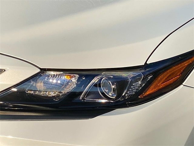 Used 2023 Toyota Camry SE image 5