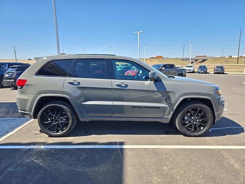 Used 2021 Jeep Grand Cherokee Laredo X image 6
