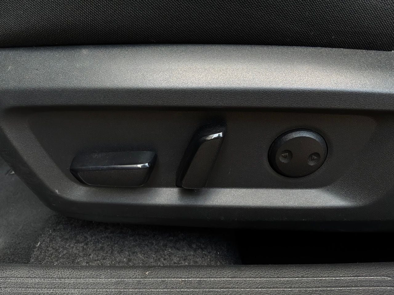 Used 2025 Nissan Rogue SV AWD/4WD image 12