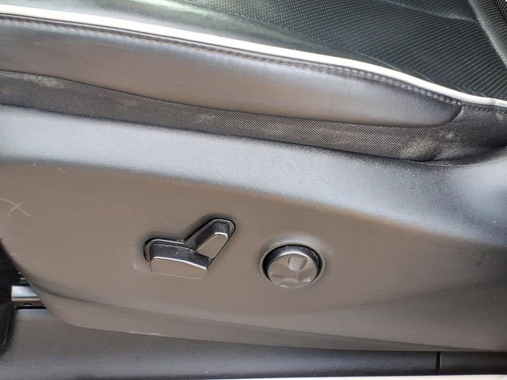 Used 2023 Chrysler Pacifica Limited FWD image 24