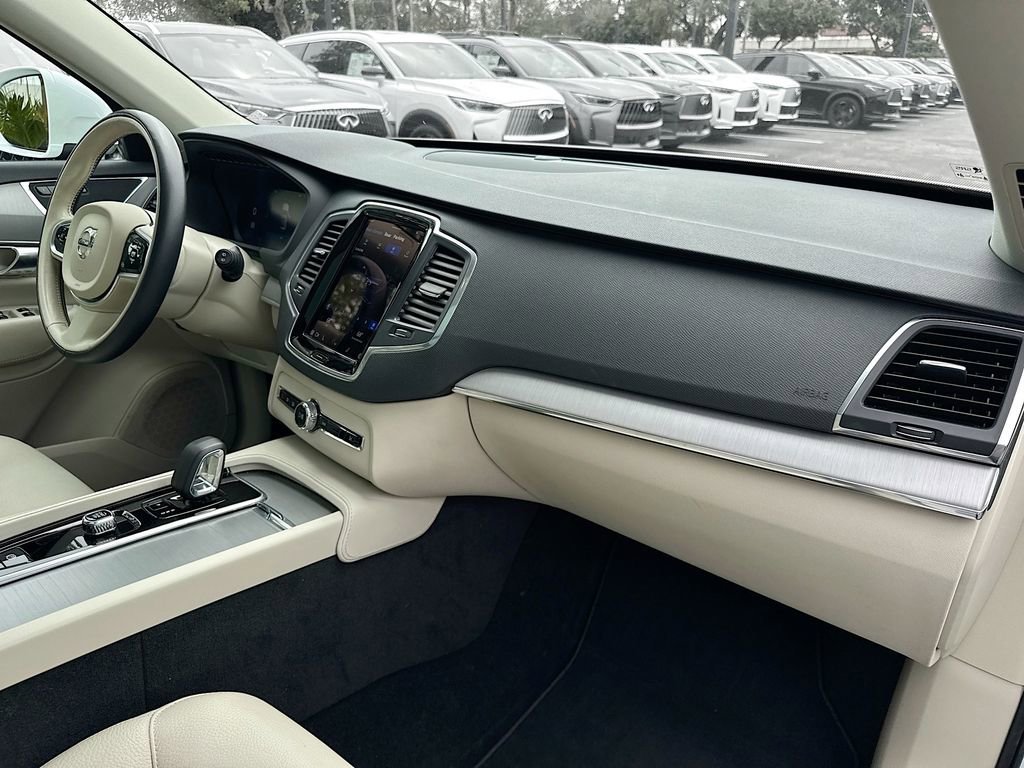 Used 2023 Volvo XC90 B5 Core w/ Protection Package AWD/4WD image 32