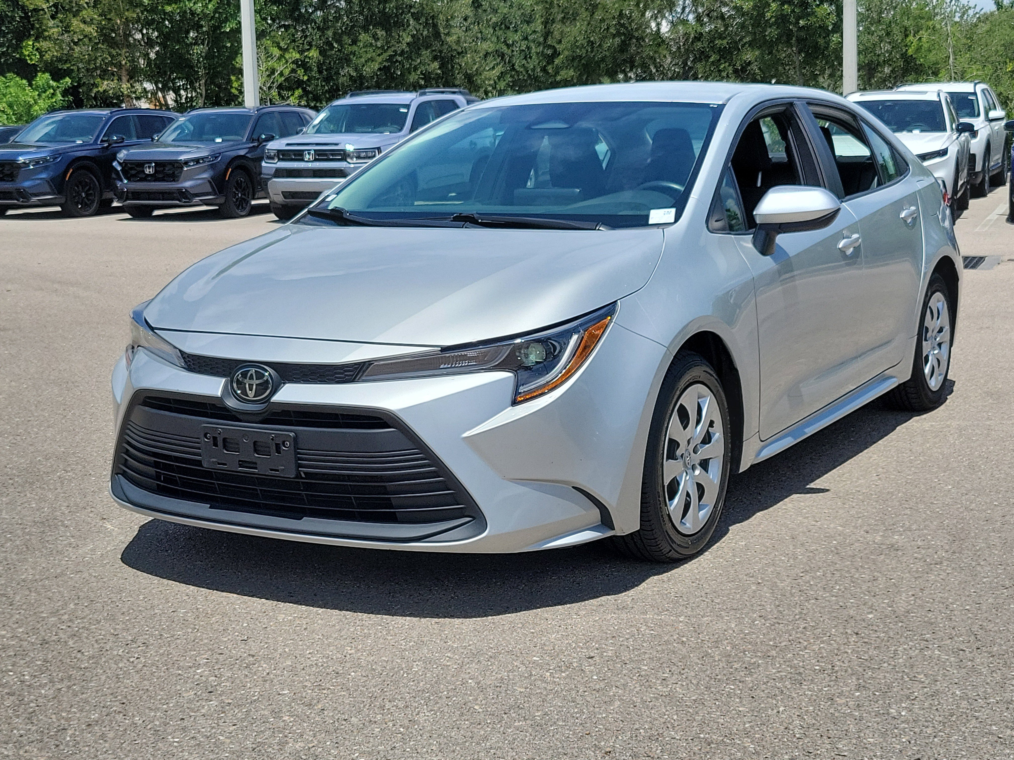 Used 2024 Toyota Corolla LE FWD video 3