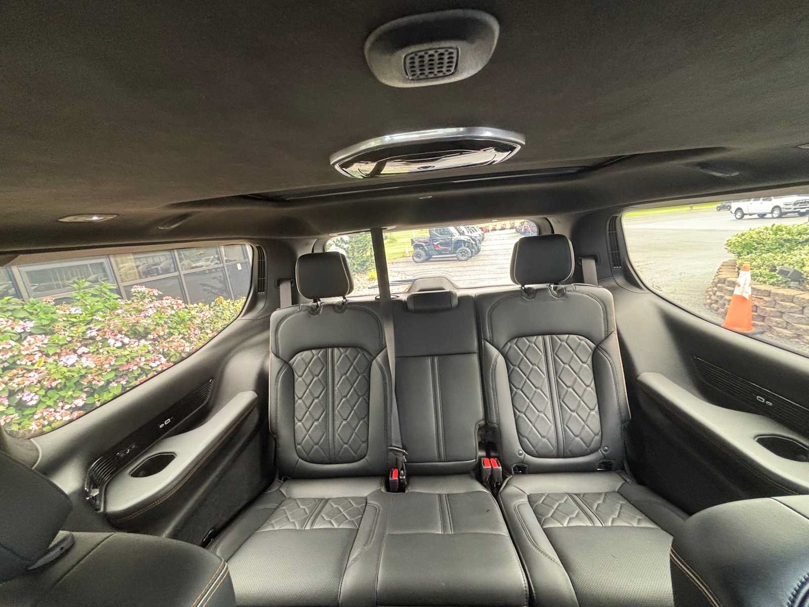 Used 2022 Jeep Grand Wagoneer Series III w/ Rear Seat Video Group 1 AWD/4WD image 17