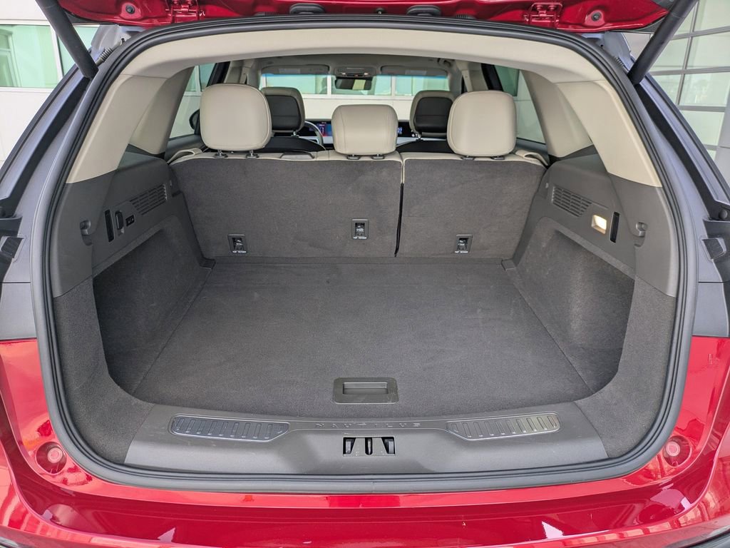 Used 2024 Lincoln Nautilus Reserve w/ Equipment Group 202A image 14