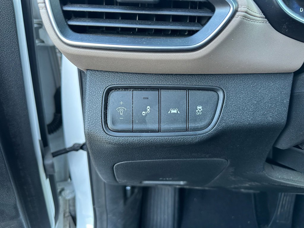 Used 2019 Hyundai Santa Fe SEL image 17