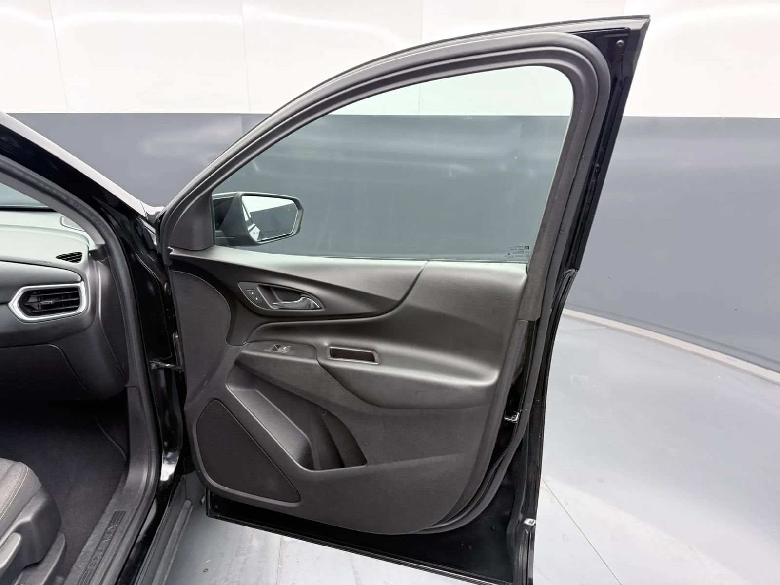 Used 2019 Chevrolet Equinox LT FWD image 8