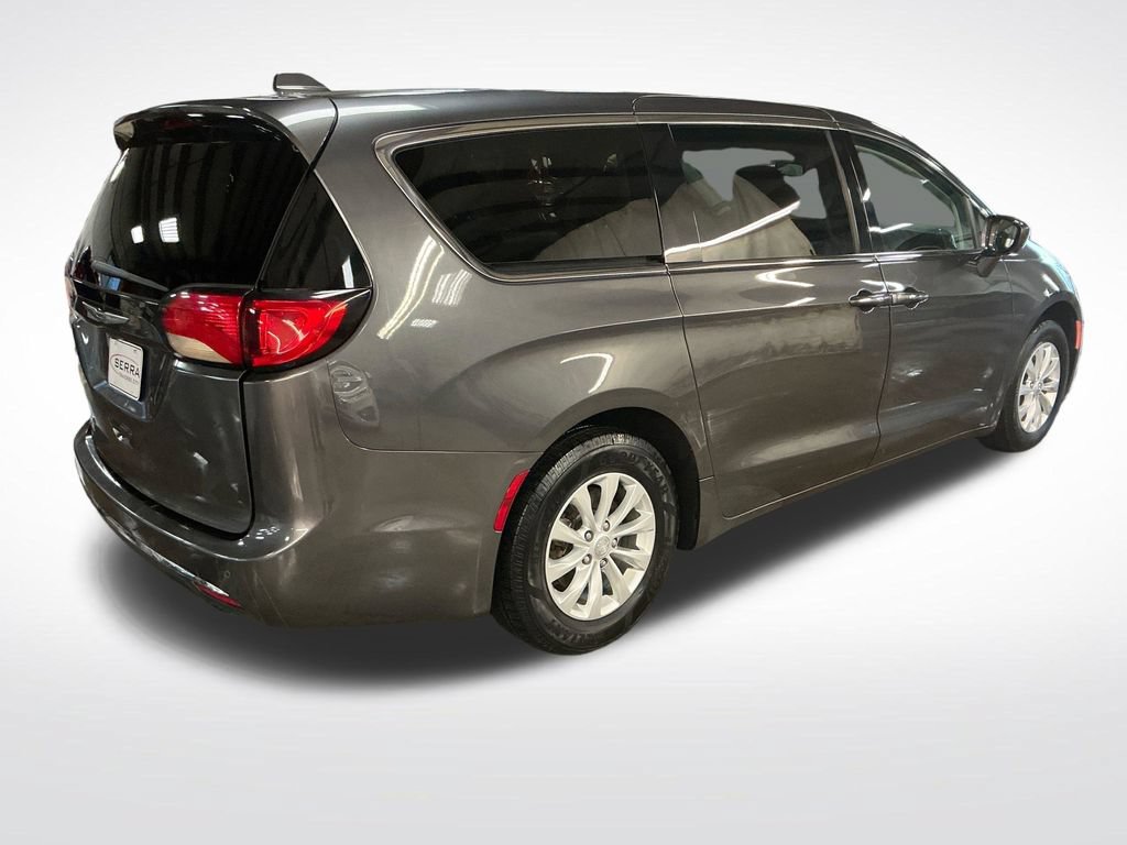 Used 2018 Chrysler Pacifica Touring Plus FWD image 5
