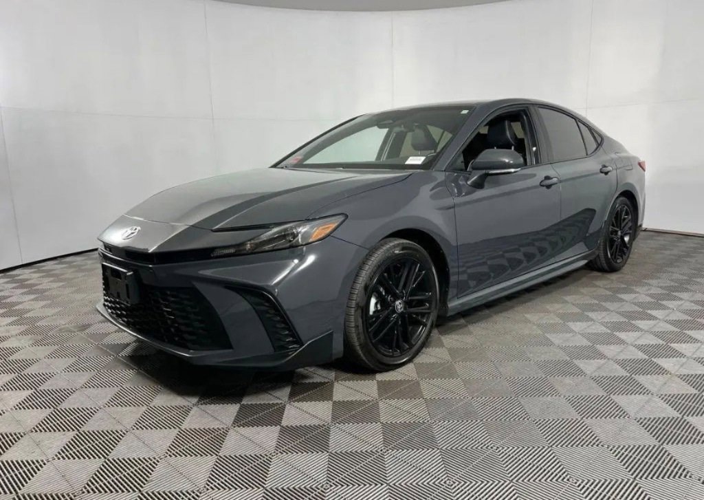 Used 2025 Toyota Camry SE