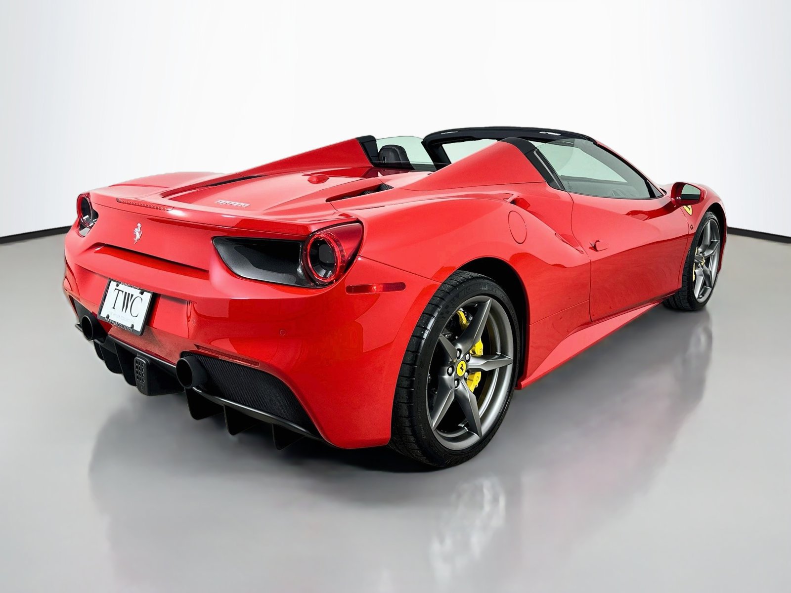Used 2018 Ferrari 488 Spider RWD image 67