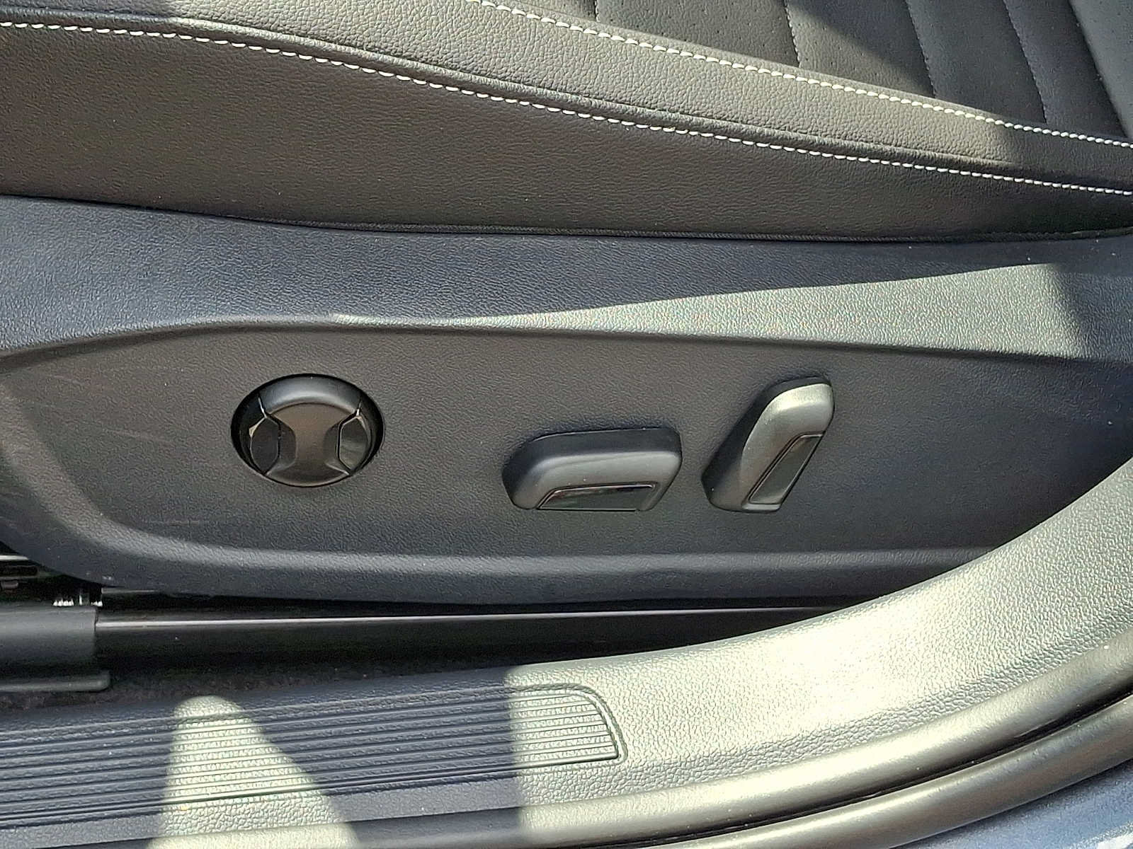 Certified 2023 Volkswagen Jetta SE FWD image 11