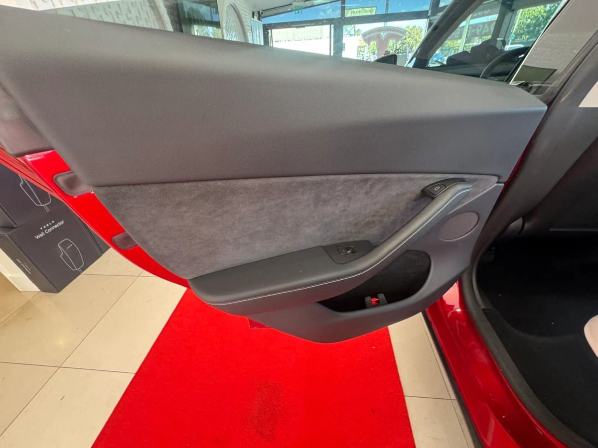 Used 2024 Tesla Model Y Long Range AWD/4WD image 21