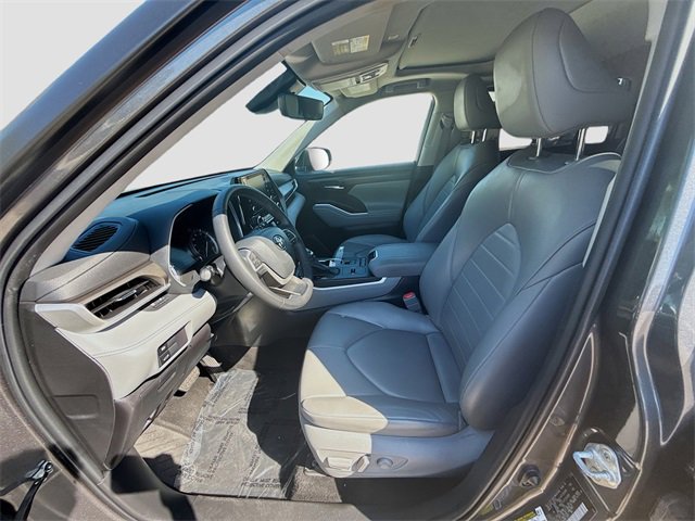Used 2022 Toyota Highlander XLE image 18