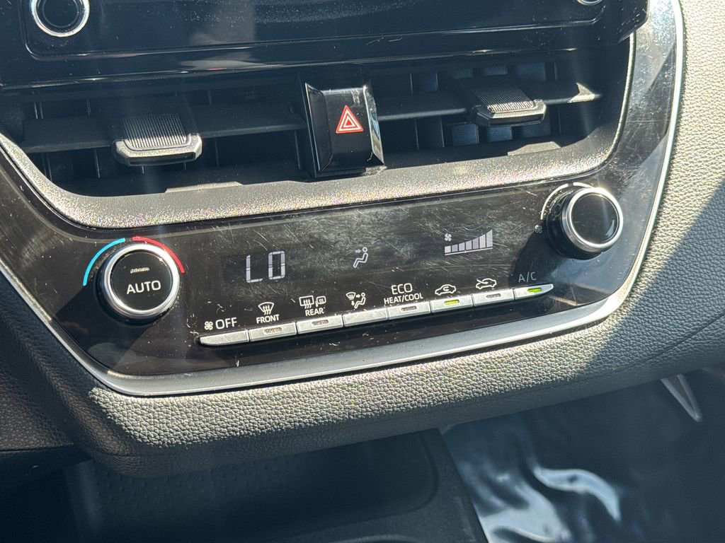 Used 2020 Toyota Corolla LE FWD image 23