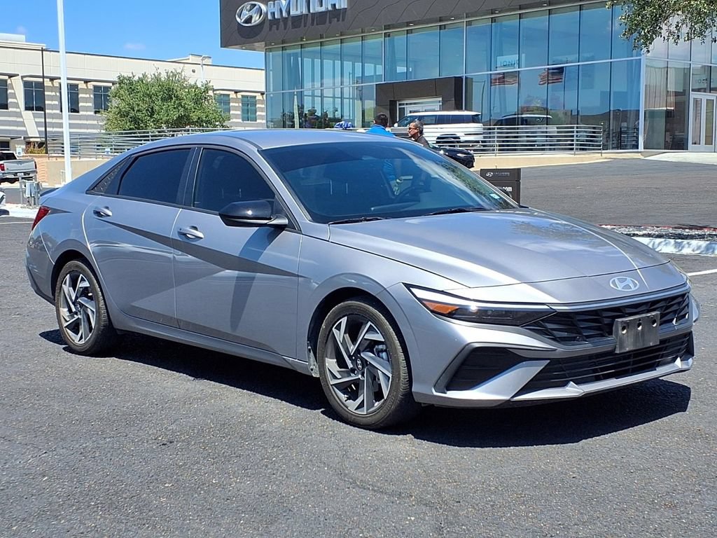 Used 2025 Hyundai Elantra Sport FWD image 7