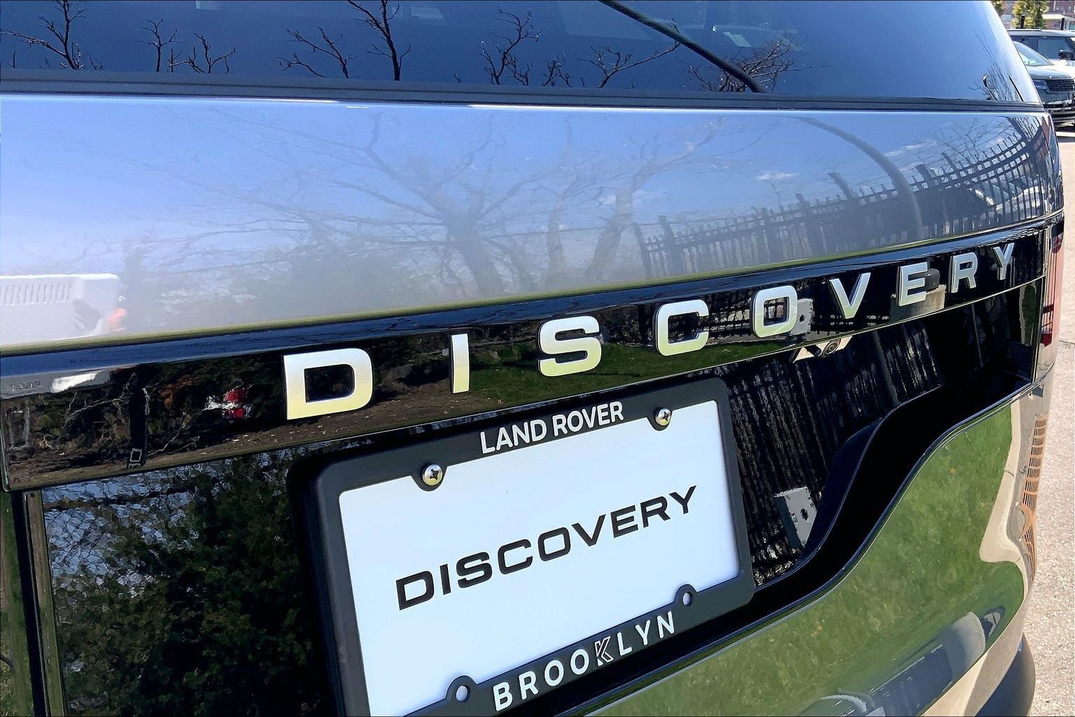 Used 2025 Land Rover Discovery S AWD/4WD image 9