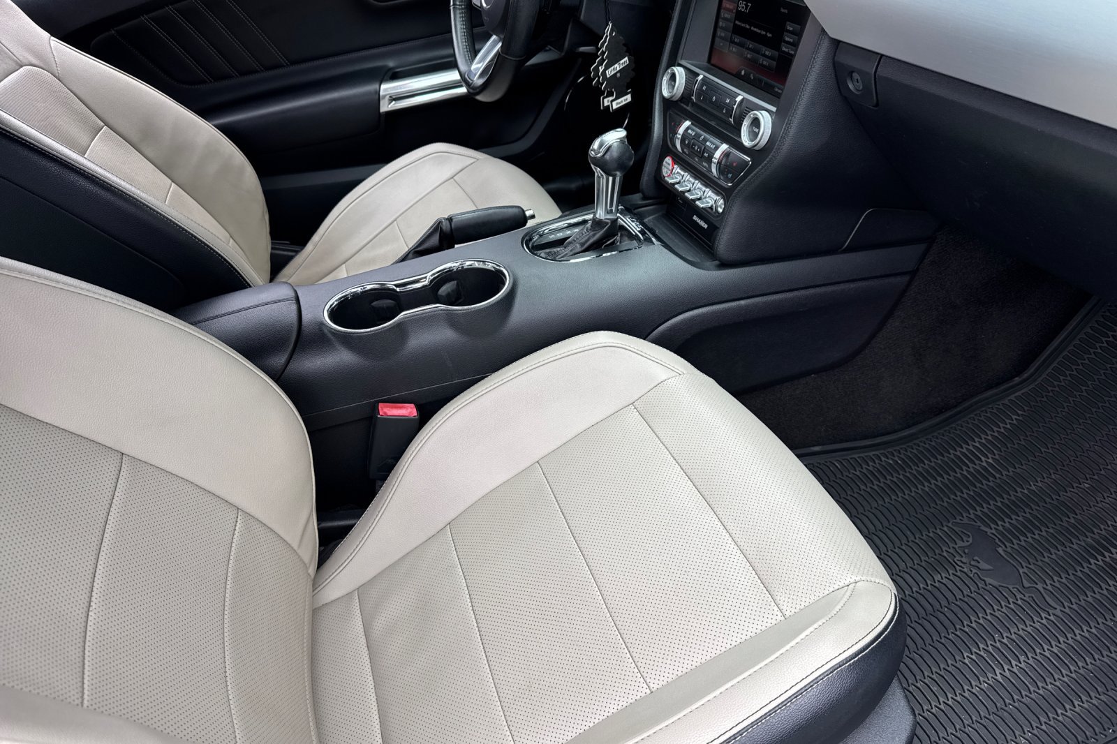 Used 2015 Ford Mustang Premium RWD image 18