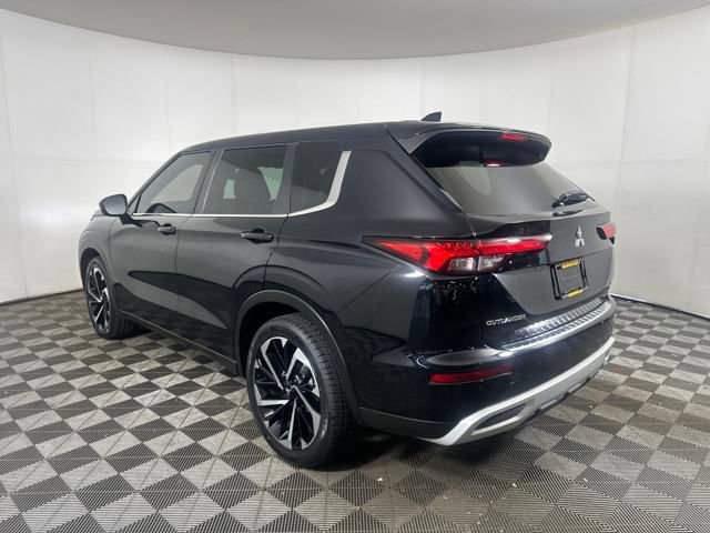 Used 2022 Mitsubishi Outlander SE image 5