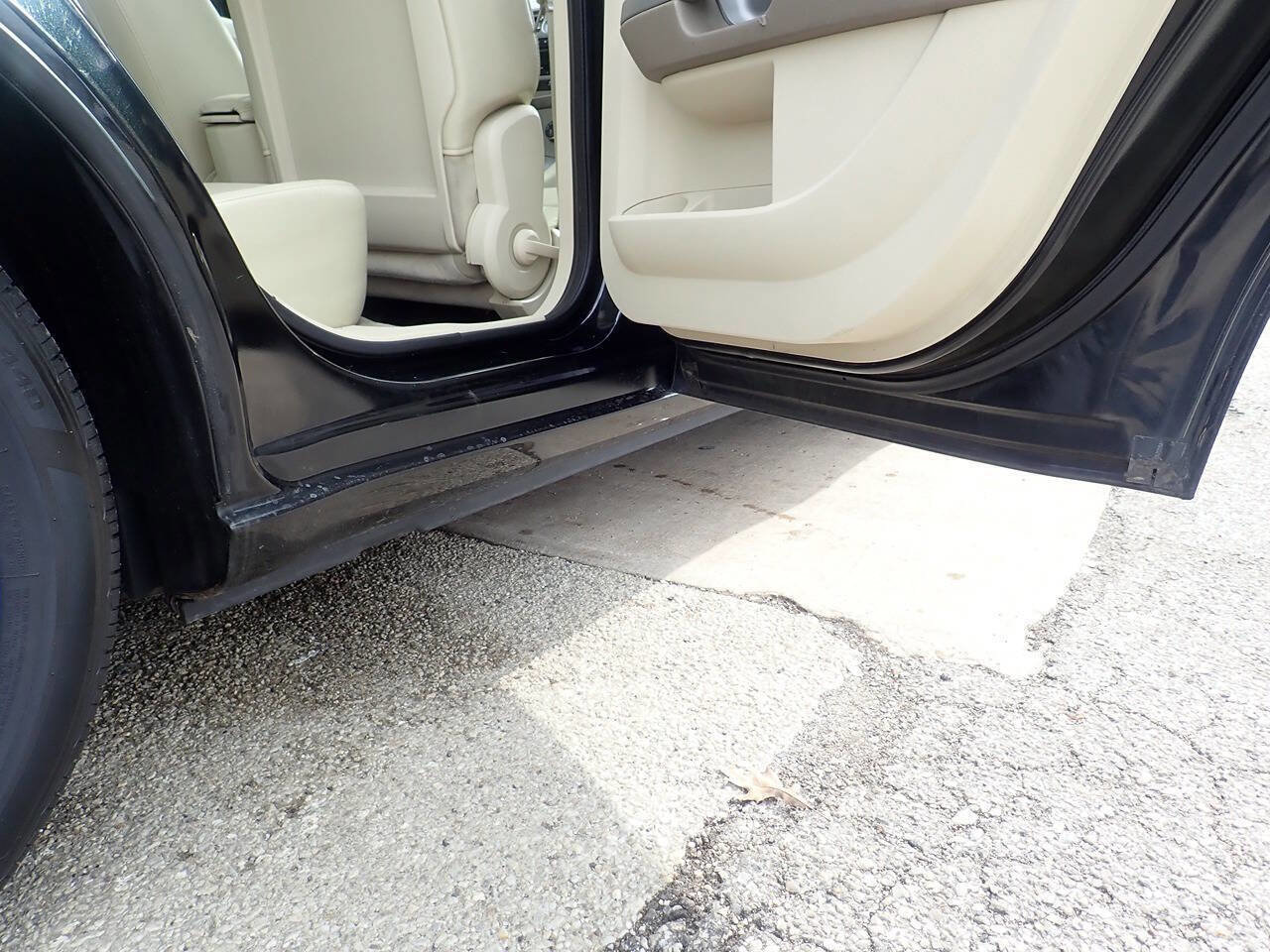 Used 2010 Chrysler Sebring Limited w/ Electronics Convenience Group image 29