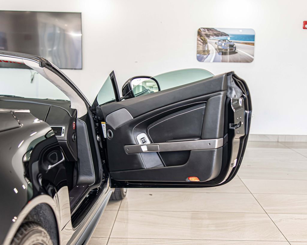 Used 2010 Aston Martin V8 Vantage Roadster RWD image 33