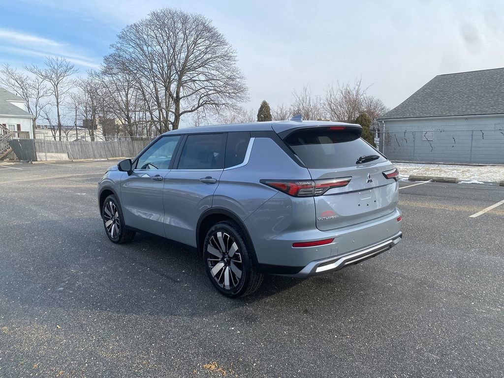 New 2026 Mitsubishi Outlander SE image 8