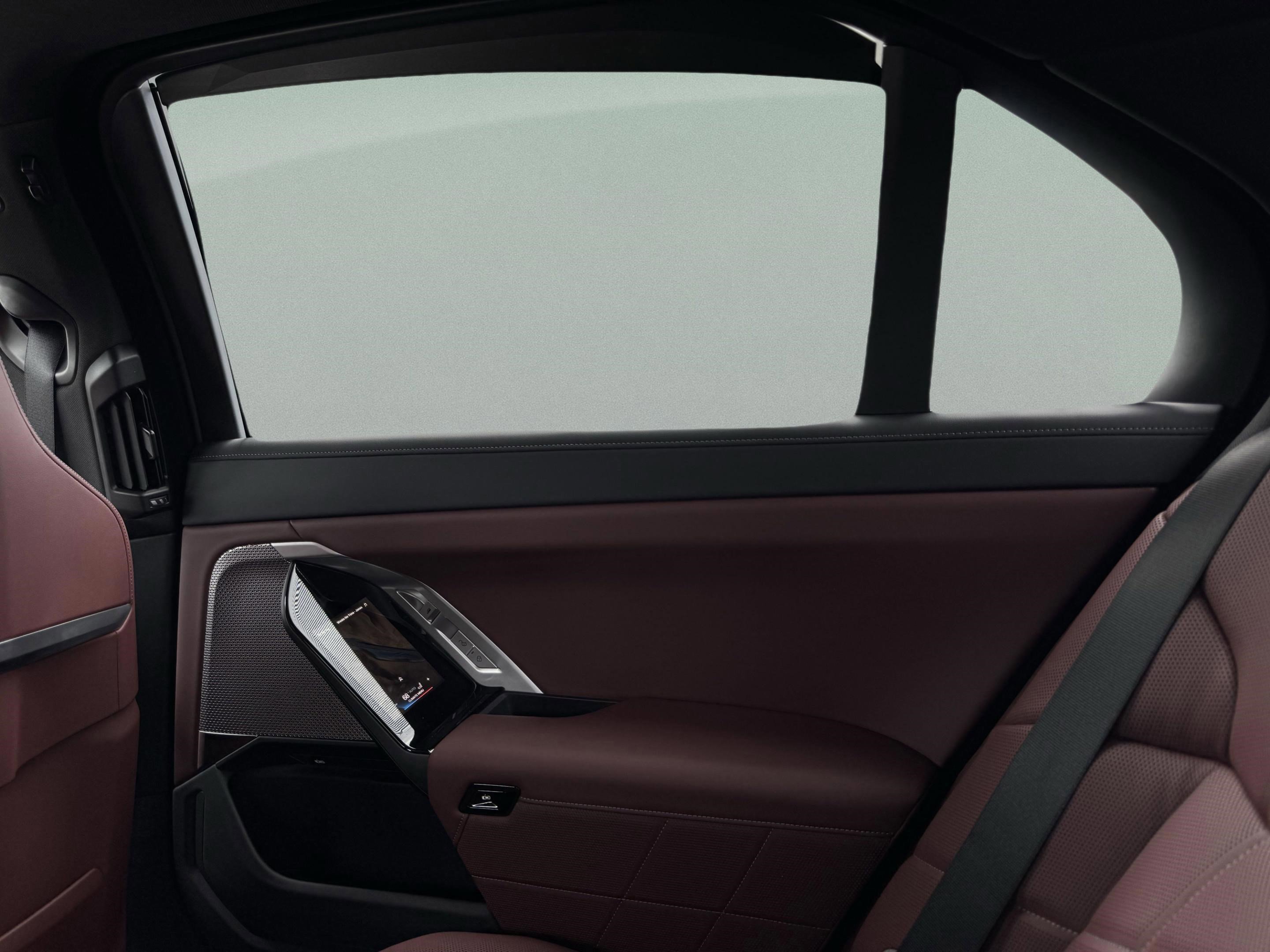 New 2025 BMW i7 xDrive60 w/ Premium Package image 32