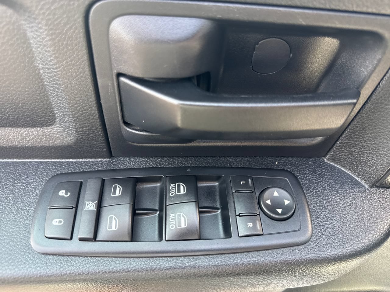 Used 2017 RAM 1500 ST w/ SXT Appearance Group AWD/4WD image 16