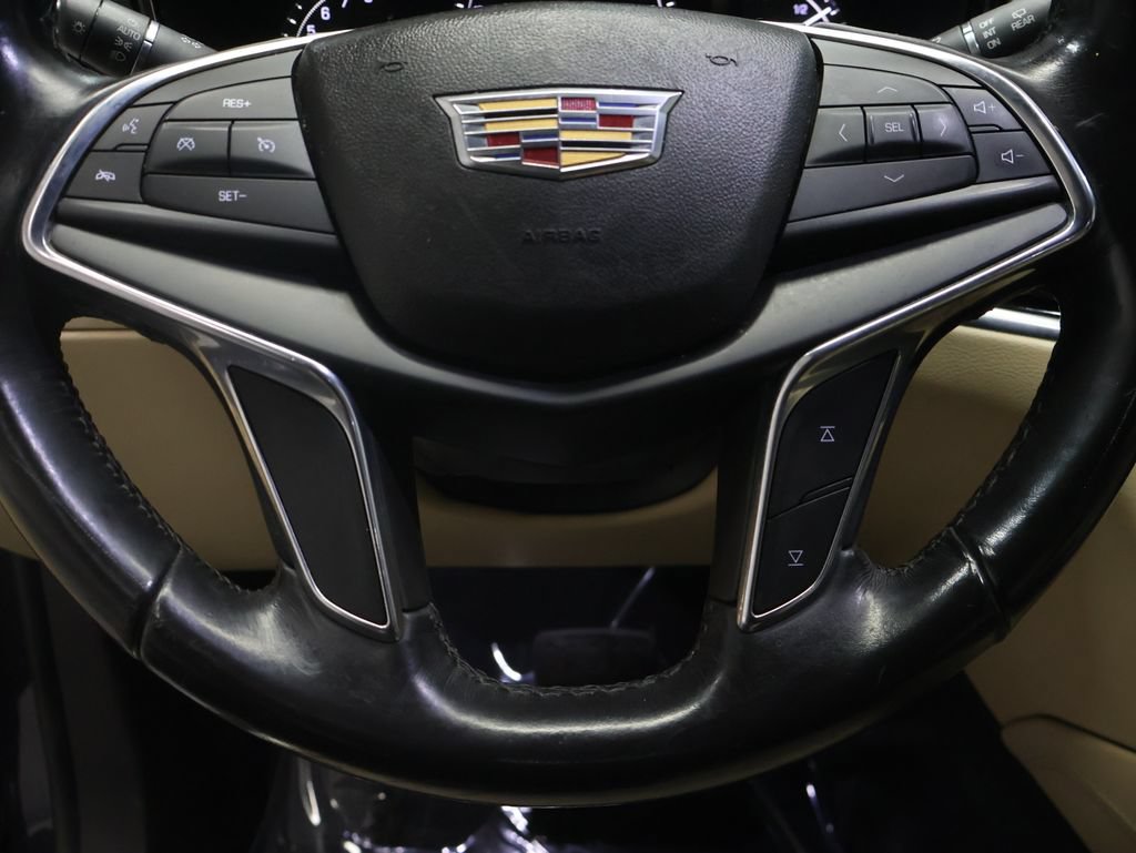 Used 2018 Cadillac XT5 FWD image 18