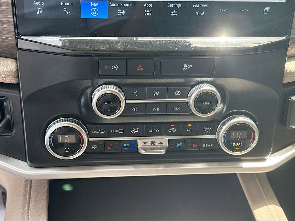 Used 2024 Ford Expedition Limited image 17