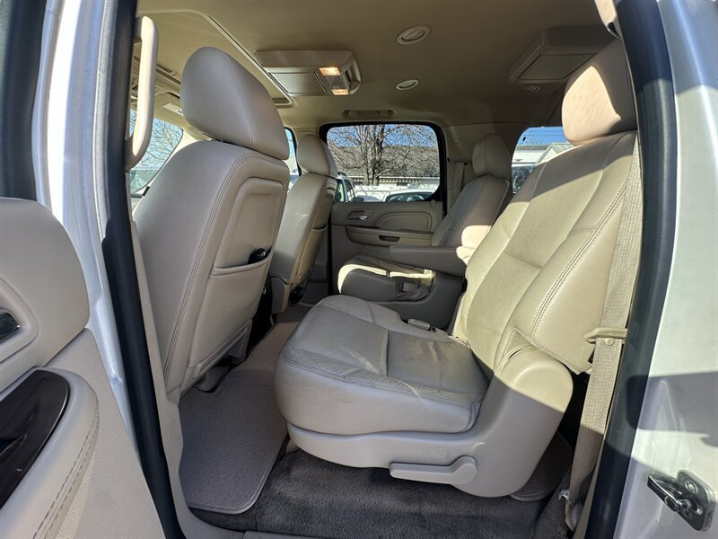 Used 2014 Cadillac Escalade ESV Premium AWD/4WD image 30