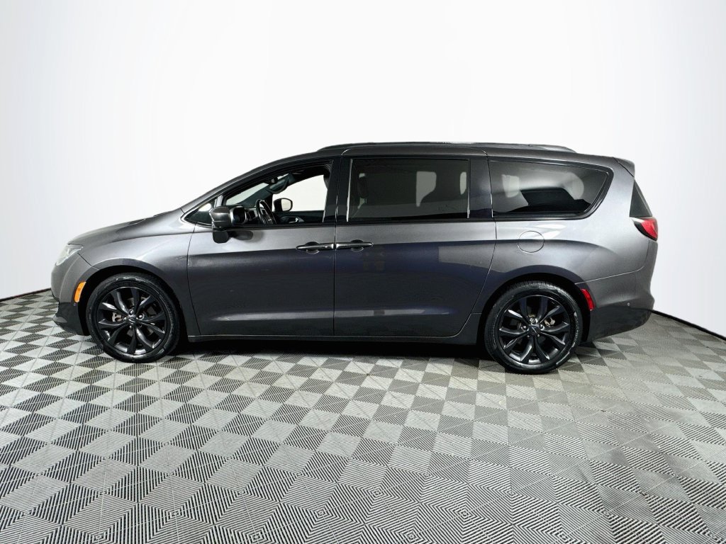Used 2020 Chrysler Pacifica Touring-L Plus w/ Advanced Safetytec Group FWD image 3